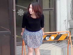 Hot japanese pisser pees outdoors