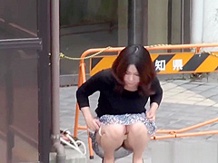 Hot japanese pisser pees outdoors