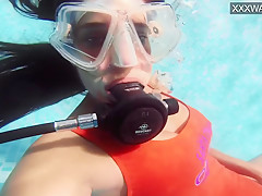 Hottest Underwater Masturbation With Amelie Bruna
