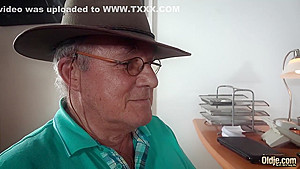 Insatiable brunette is using every opportunity to suck dick and make her boss explode from pleasure