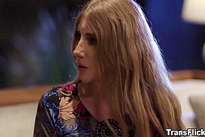 Janelle Fennec And Ana Foxxx In Had Sex With Sexy Trangender