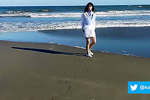 Japanese Crossdresser Masterbation And Cumshot In The Beach