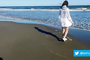 Japanese Crossdresser Masterbation And Cumshot In The Beach