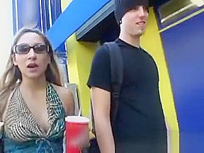 Jenna Presley and Roxy Jezel lour a hunk into thei