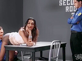 Jessy Dubai Cliff Jensen Whats In Her Pants 2