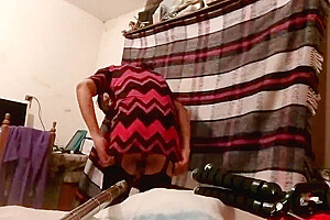 Joselynne In Tight Dress Show My Ass And Put Tongue