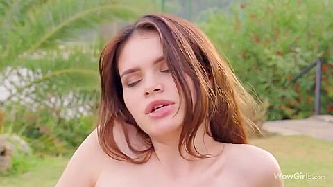 Kinsley White - Natural Hotness
