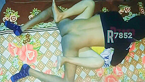 Ladke Ne Apni Girlfriend Ko Chupke Se Uske Ghar Me Ja Kar Choda Or Video Banayi