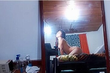 Latin hottie sticks a dildo up her cunt