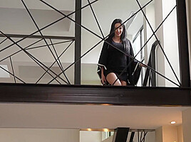 Laura, 34 years old, perfumery saleswoman in Paris and crazy about sex!