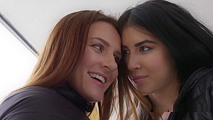 Lesbians Tribbing In Mountain Hotel Room
