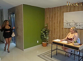 Loree Love In Una Estilista Seducida Por Su Secretaria Samanth