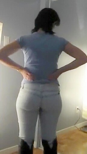 MILF with gorgeous ass in tight jeans