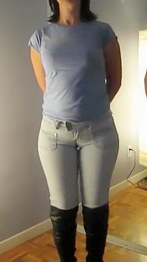 MILF with gorgeous ass in tight jeans