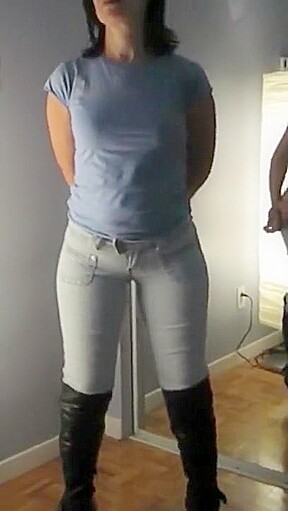 MILF with gorgeous ass in tight jeans