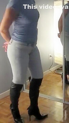 MILF with gorgeous ass in tight jeans