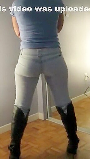 MILF with gorgeous ass in tight jeans