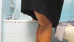 Mature upskirt