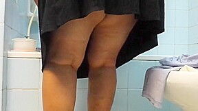 Mature upskirt
