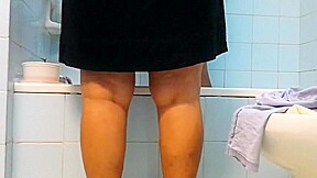 Mature upskirt