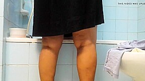 Mature upskirt