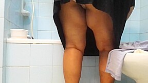 Mature upskirt