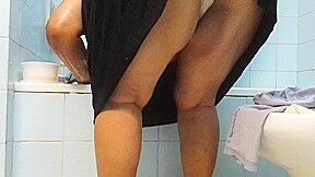 Mature upskirt