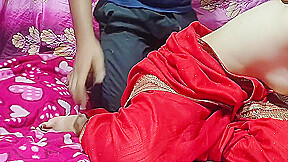 Mehndi Lagane Wale Ne Boobs Par Jabardasti Mehndi Lagai