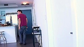 Milf latina se folla a su hijo