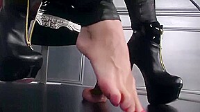 Mistress Footjob