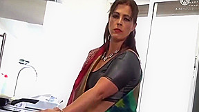 Montse Swinger - Bete Ke Young Dost Se Step mom Ne Gand Marvaayi
