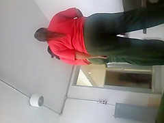 Mostrando o pau no meio de uma reuniao no vestiario