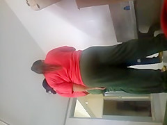 Mostrando o pau no meio de uma reuniao no vestiario