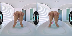 Naomi Swann in Bath Creep - WetVR