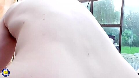 Naughty Housewife Fucking And Sucking - Valentina Bianco