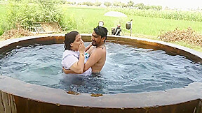 New Desi Sexy Video Pani Pani Village Aunty 2022
