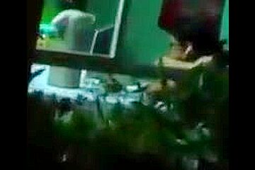 Ninfeta assistindo porno