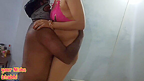 Nisha Bhabhi Ne Apne Lover Se Chut Ka Pani Niklwai