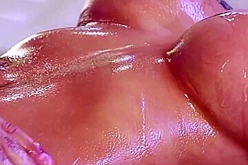 Oilmassage turns into analfucking