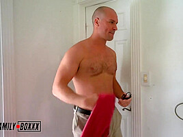 Older House Mate Fucks In The Shower - Ava Eden And Bo Tingley
