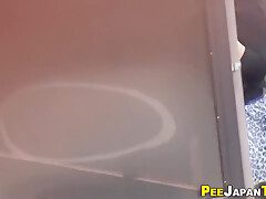 Oriental Skank Peeing