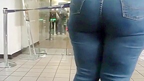 PHAT ASS IN JEANS