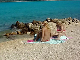 Pag junior sexy blonde flashing tits