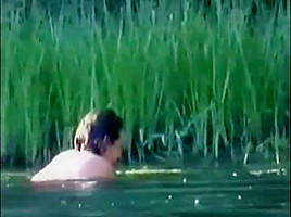 Plan a trois dans la riviere