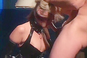 Policewoman Fickt Schwulen Mann Im Interrogation Room