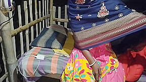 Pumi Bhabi Ne Gazor Se Aapni Peyas Bujha Rahi Thi