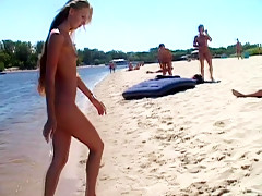 Quality video of a nudist girl spreading her thighs 2