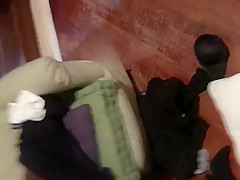Ragazza mora bendata e legata mi succhia il cazzo in ginocchio