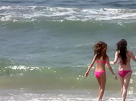 Real GFs Exposed SiteRip - Beach-Side Massage Turns In