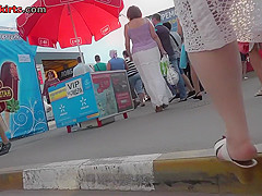 Really hot upskirt vids shows skinny butt cheeks